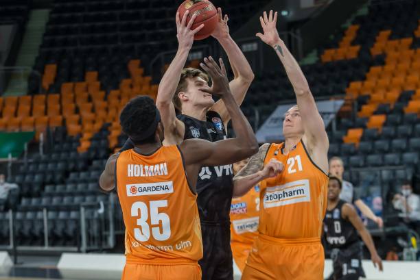 两支队伍的 两支队伍的