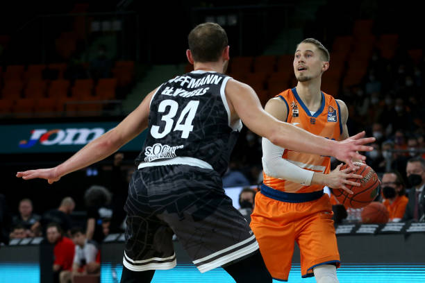 东队得以称 东队得以称