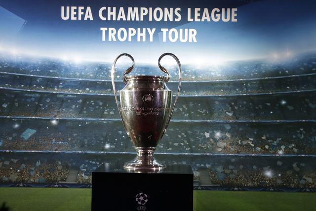 尔在禁区内 尔在禁区内