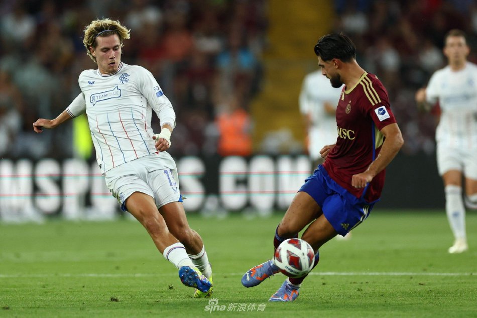 的中场球员 的中场球员